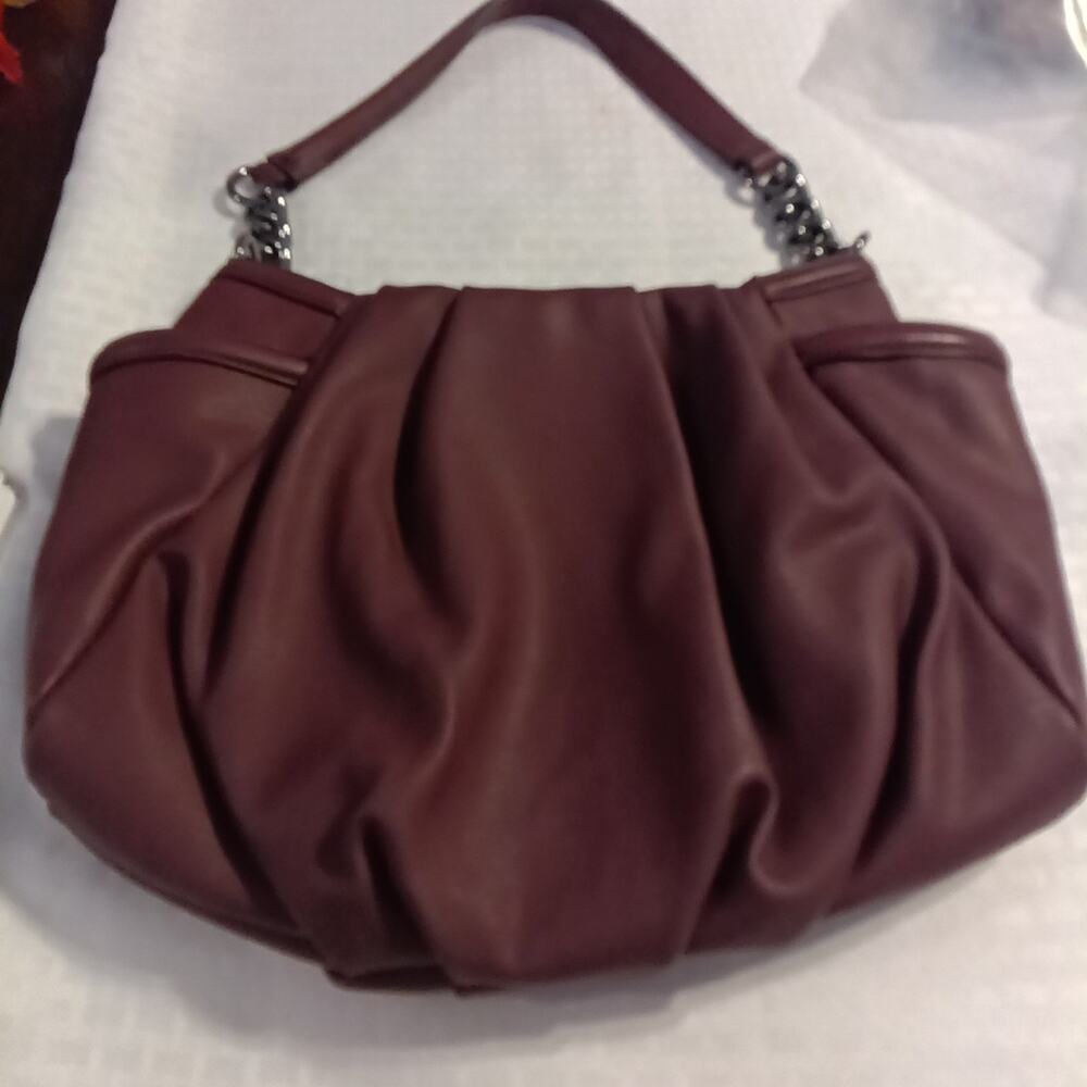 Simply Vera Vera Wang pleated hobo shoulder bag in a maroon or burgundy faux... - Picture 3 of 10